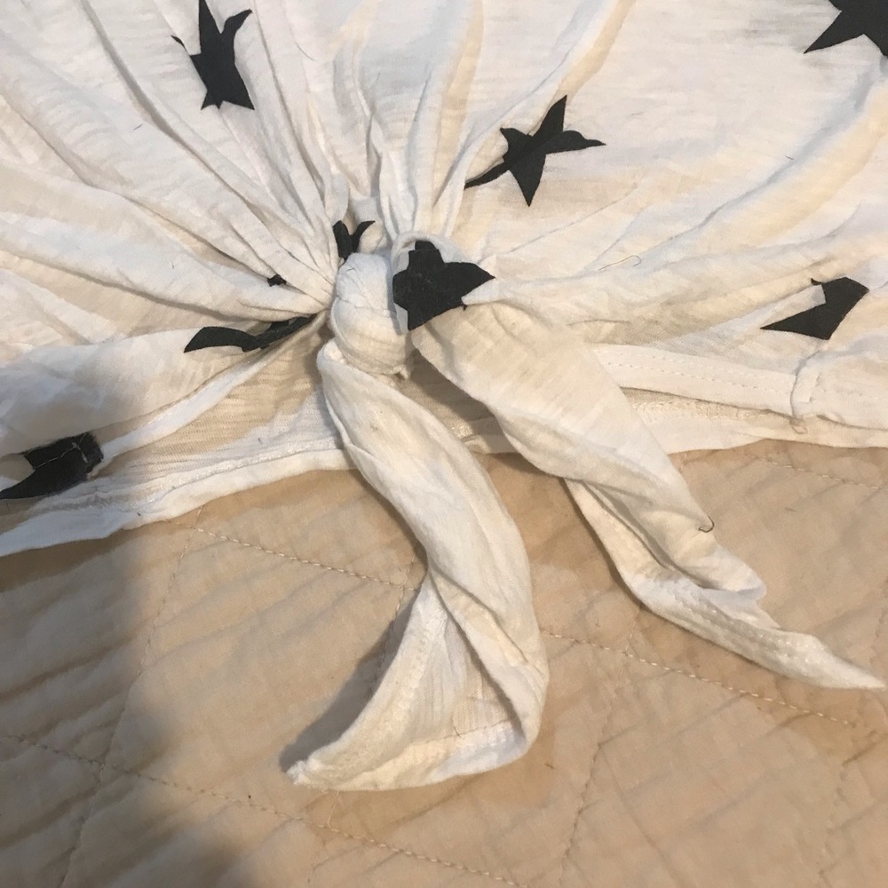 ⭐️ OLIVACEOUS Tee - Picture 2 of 4